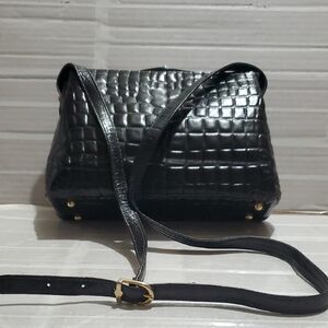 Elegant Black Crocodile-Embossed Shoulder Bag